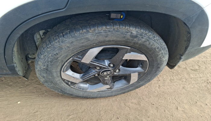 2021 Hyundai Creta E 1.5 PETROL, Petrol, Manual, 99,167 km, tyre