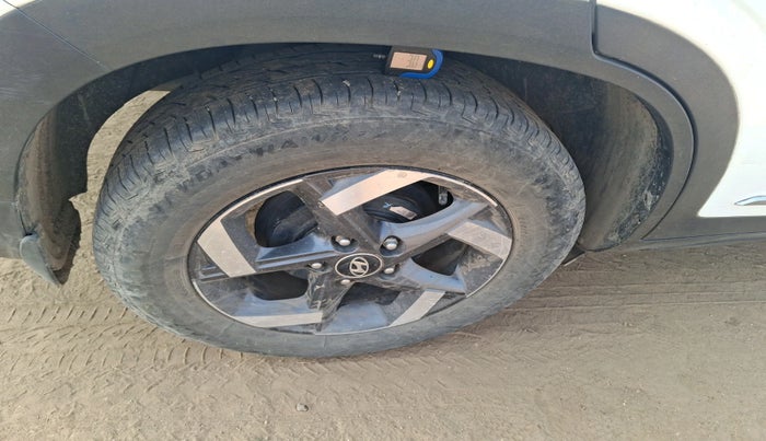 2021 Hyundai Creta E 1.5 PETROL, Petrol, Manual, 99,167 km, tyre