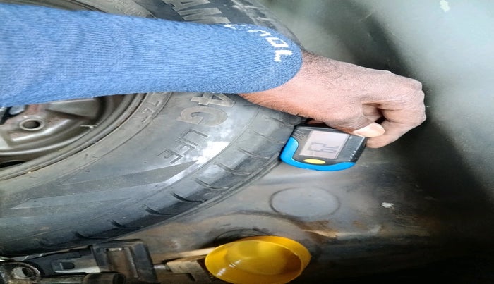 2014 Hyundai Eon ERA +, Petrol, Manual, 73,562 km, tyre