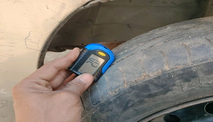 2012 Maruti Wagon R 1.0 LXI CNG, Petrol, Manual, 2,53,766 km, tyre