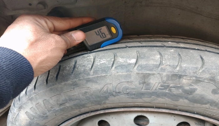 2012 Maruti Wagon R 1.0 LXI CNG, Petrol, Manual, 2,53,766 km, tyre