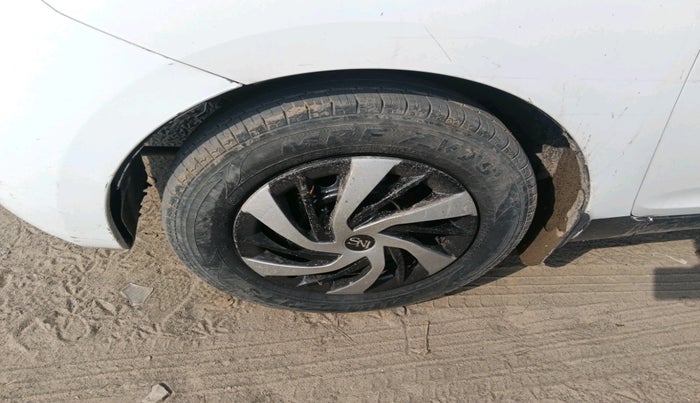 2017 Hyundai Eon ERA PLUS (O), Petrol, Manual, 46,116 km, tyre