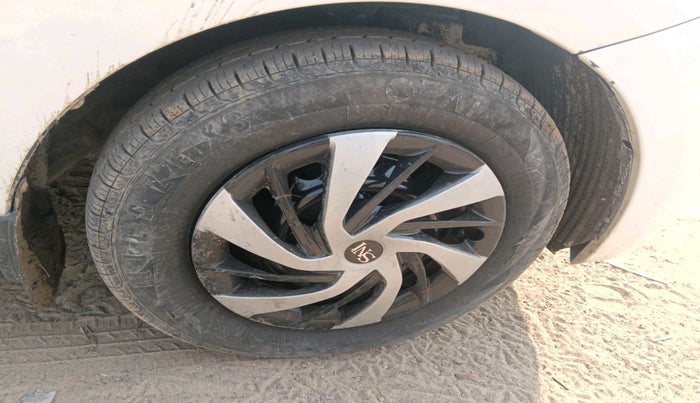 2017 Hyundai Eon ERA PLUS (O), Petrol, Manual, 46,116 km, tyre