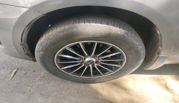 2015 Maruti Swift Dzire VXI, Petrol, Manual, 1,08,277 km, tyre
