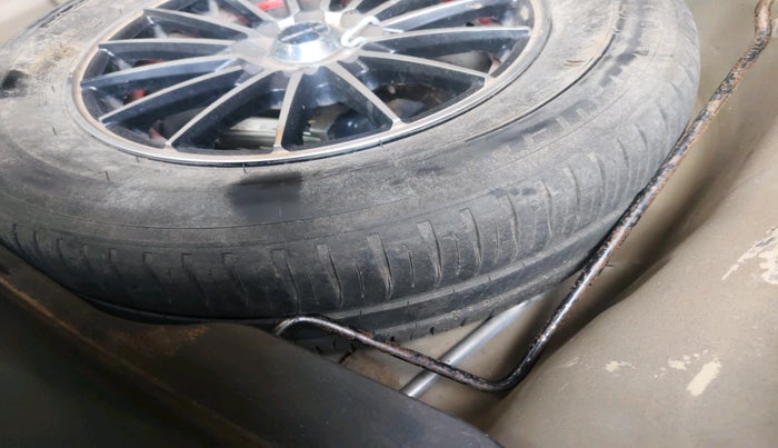 2015 Maruti Swift Dzire VXI, Petrol, Manual, 1,08,277 km, tyre