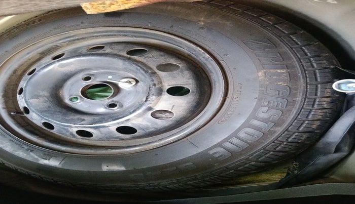 2016 Maruti Swift VXI O, Petrol, Manual, 66,465 km, tyre