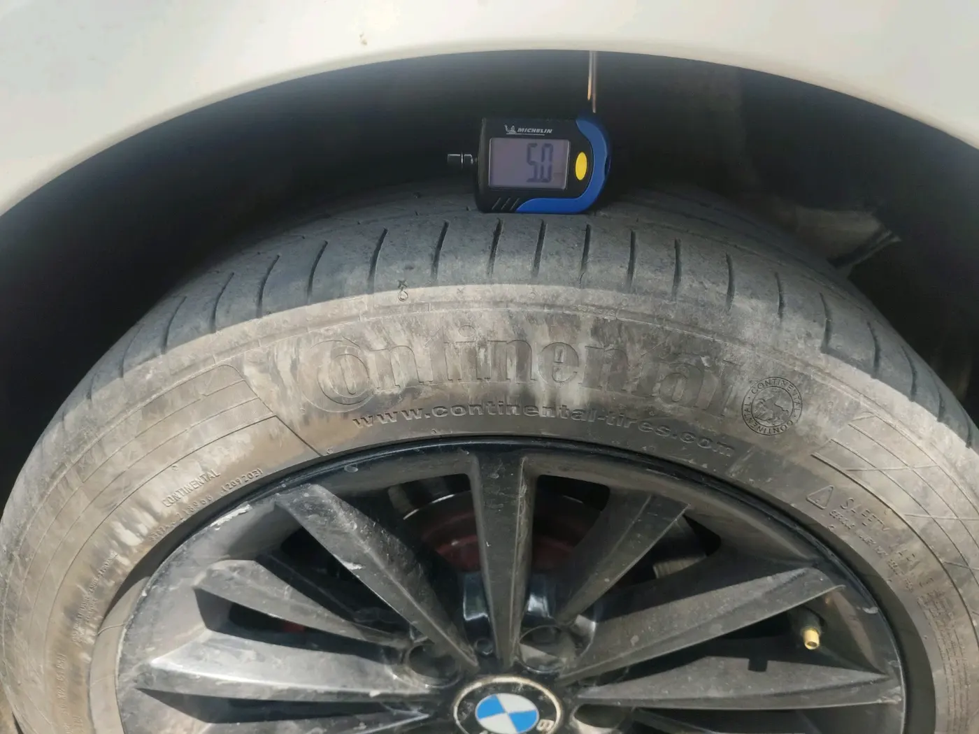 2011 BMW 3 Series 320d, Diesel, Automatic, 1,36,172 km, tyre