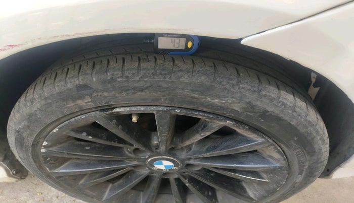 2011 BMW 3 Series 320d, Diesel, Automatic, 1,36,172 km, tyre