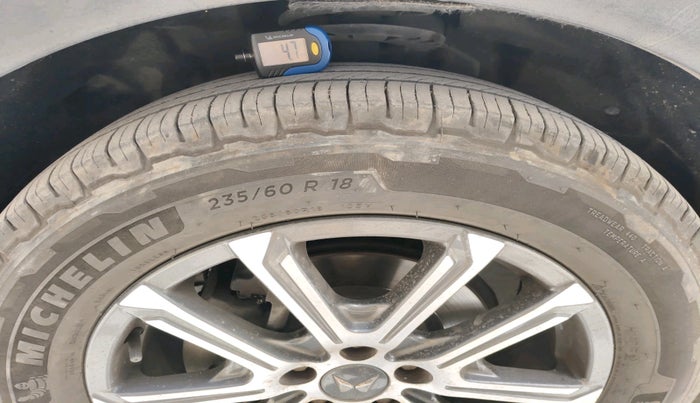 2022 Mahindra XUV700 AX 7 LUXURY P AT 7 STR, Petrol, Automatic, 1,05,874 km, tyre