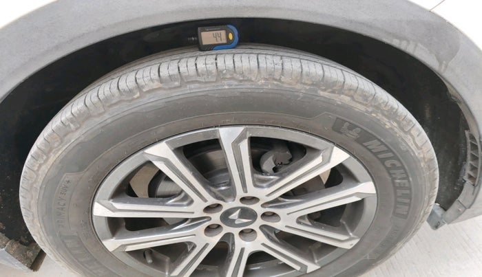 2022 Mahindra XUV700 AX 7 LUXURY P AT 7 STR, Petrol, Automatic, 1,05,874 km, tyre