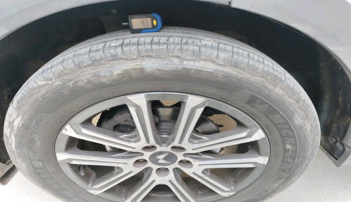 2022 Mahindra XUV700 AX 7 LUXURY P AT 7 STR, Petrol, Automatic, 1,05,874 km, tyre