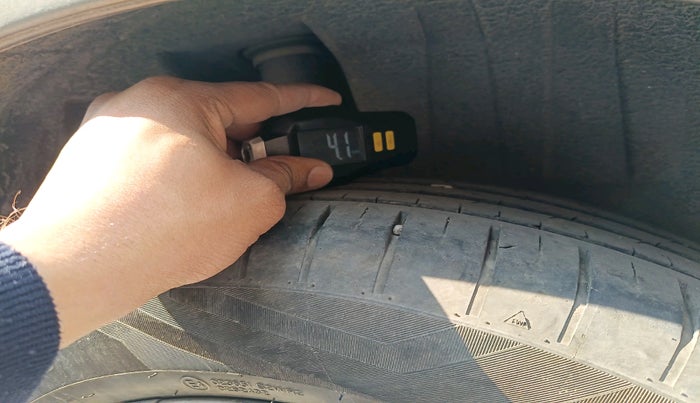 2019 Maruti Dzire VDI, Diesel, Manual, 90,393 km, tyre