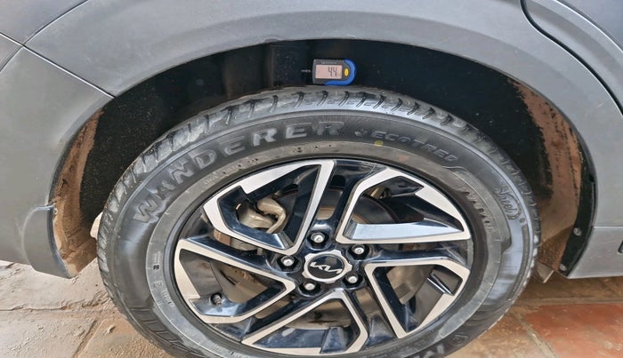 2024 KIA CARENS PRESTIGE PLUS 1.5 PETROL IMT 7 STR, Petrol, Manual, 31,520 km, tyre