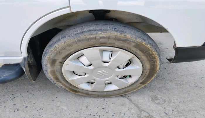 2022 Maruti Eeco 5 STR AC (O), Petrol, Manual, 23,219 km, tyre