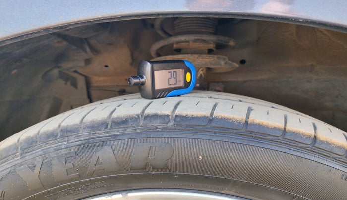 2014 Maruti Ertiga ZXI, Petrol, Manual, 1,22,589 km, tyre