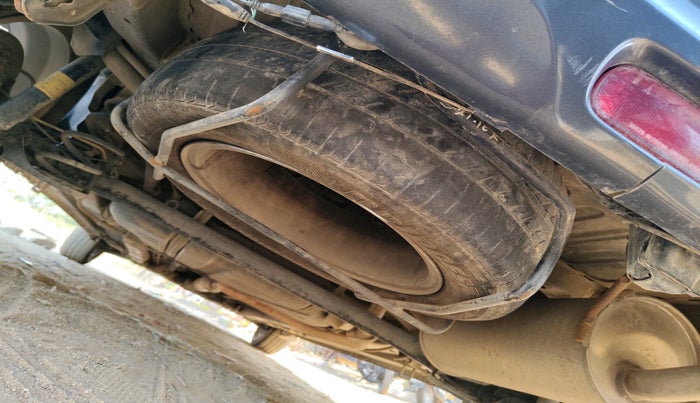 2014 Maruti Ertiga ZXI, Petrol, Manual, 1,22,589 km, tyre