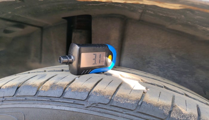 2014 Maruti Ertiga ZXI, Petrol, Manual, 1,22,589 km, tyre