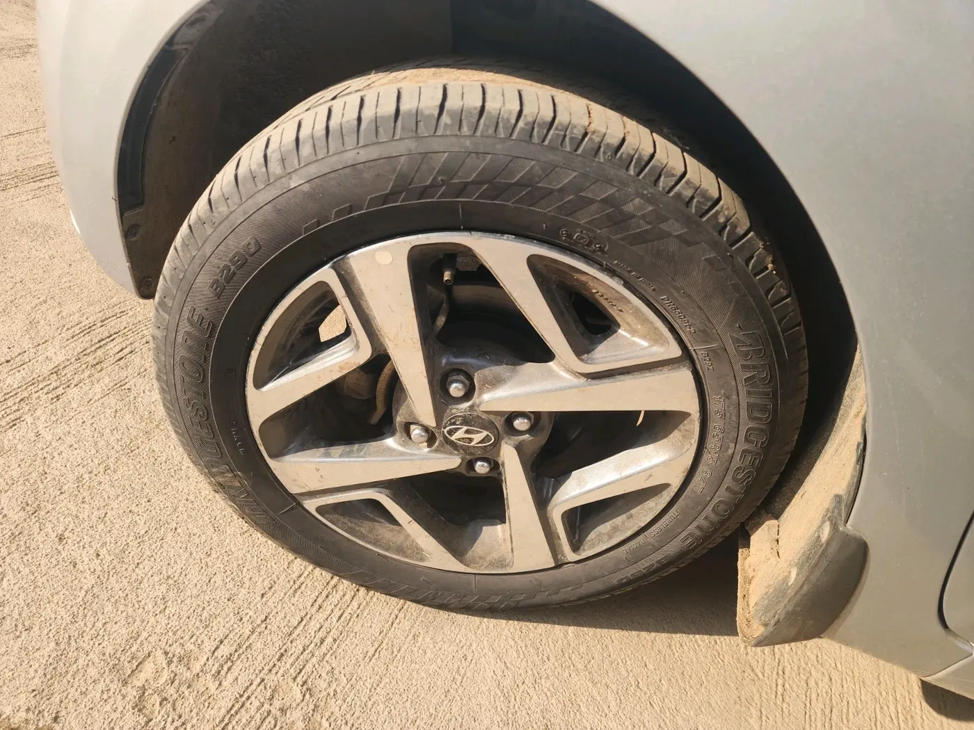 2020 Hyundai AURA SX 1.2, Petrol, Manual, 60,350 km, tyre