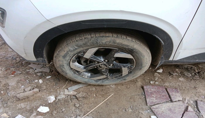 2022 Hyundai VENUE S+ 1.2, Petrol, Manual, 54,729 km, tyre