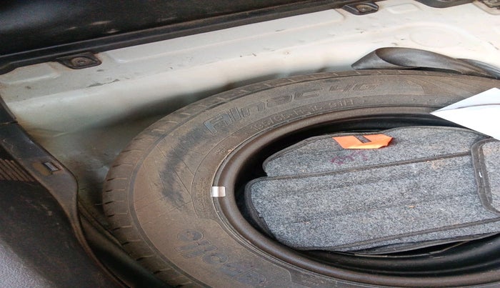 2022 Hyundai VENUE S+ 1.2, Petrol, Manual, 54,729 km, tyre