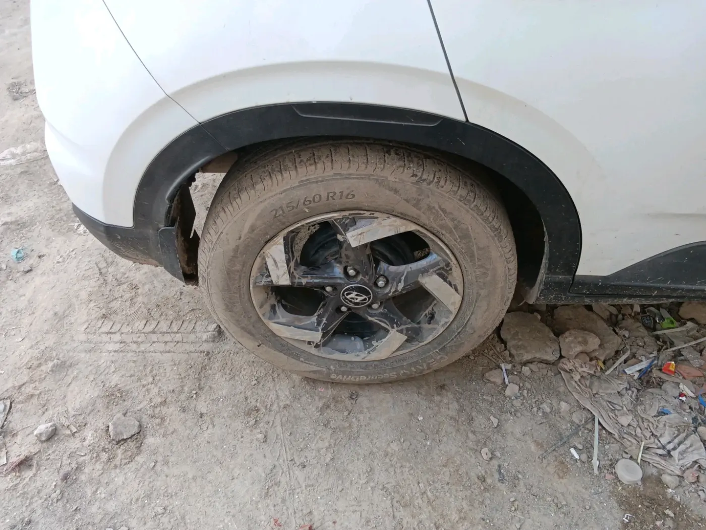 2022 Hyundai VENUE S+ 1.2, Petrol, Manual, 54,729 km, tyre
