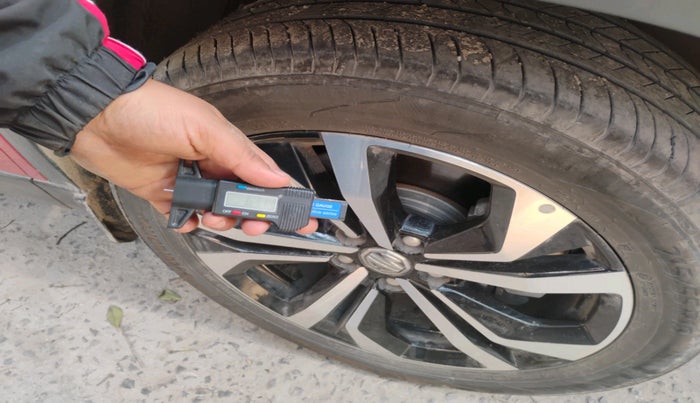 2024 MG HECTOR PLUS SAVVY PRO 1.5 TURBO CVT 6 STR, Petrol, Automatic, 27,378 km, tyre