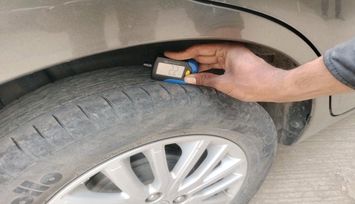 2021 Maruti Dzire ZXI, Petrol, Manual, 70,550 km, tyre