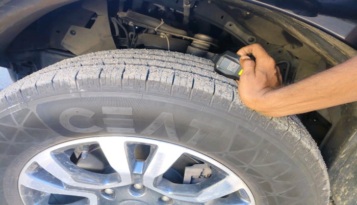 2019 Ford Endeavour TITANIUM 2.2 4X2 AT, Diesel, Automatic, 1,07,826 km, tyre