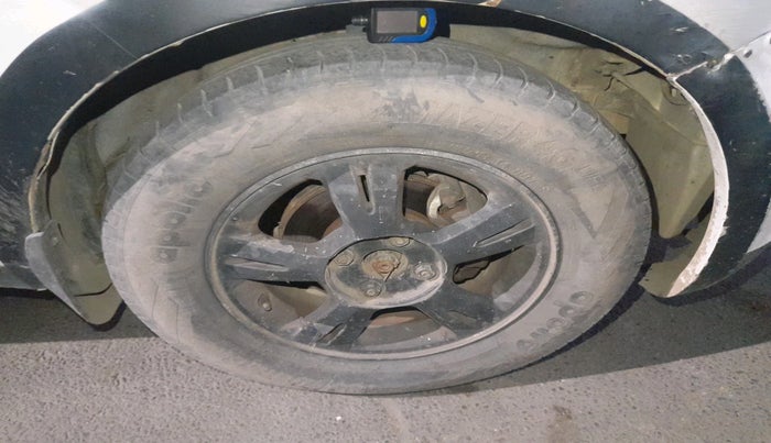 2011 Hyundai i20 SPORTZ 1.2, Petrol, Manual, 1,22,668 km, tyre