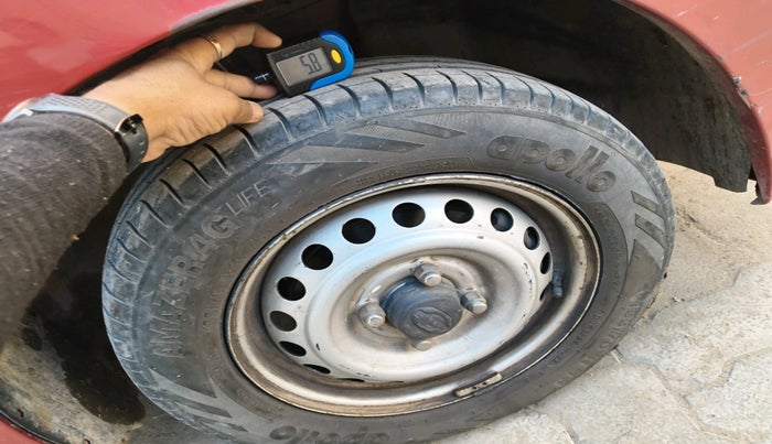 2014 Datsun Go T, Petrol, Manual, 84,395 km, tyre