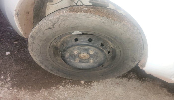 2019 Maruti Alto LXI, Petrol, Manual, 69,918 km, tyre