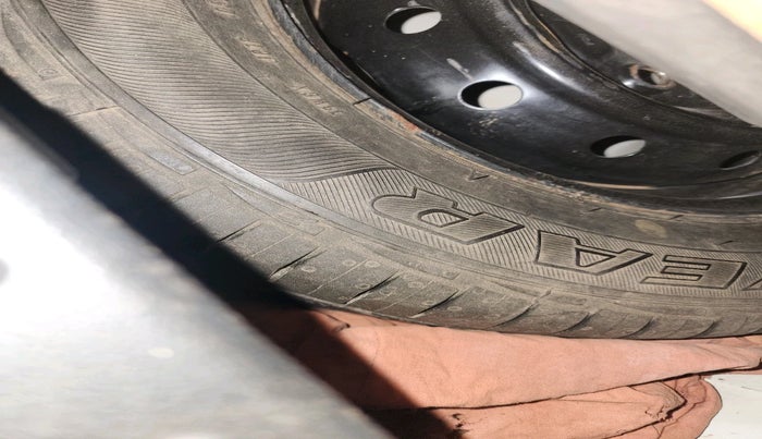 2019 Maruti Alto LXI, Petrol, Manual, 69,918 km, tyre