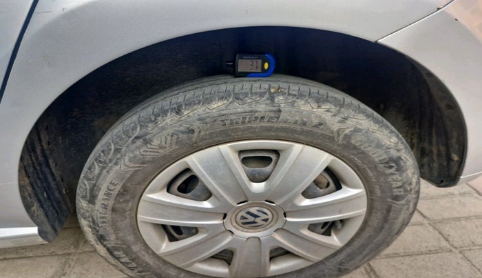 2011 Volkswagen Polo COMFORTLINE 1.2L PETROL, Petrol, Manual, 1,10,613 km, tyre