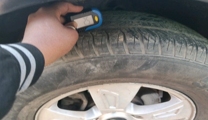 2014 Mahindra XUV500 W8, Diesel, Manual, 1,47,151 km, tyre