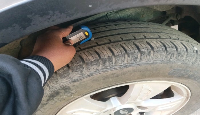 2014 Mahindra XUV500 W8, Diesel, Manual, 1,47,151 km, tyre