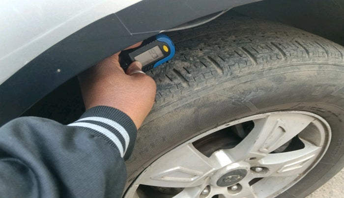 2014 Mahindra XUV500 W8, Diesel, Manual, 1,47,151 km, tyre