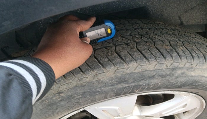 2014 Mahindra XUV500 W8, Diesel, Manual, 1,47,151 km, tyre