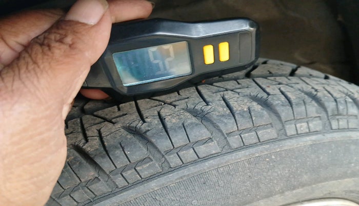 2015 Maruti Swift LXI, Petrol, Manual, 9,837 km, tyre