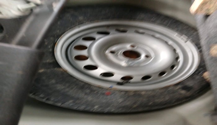 2015 Maruti Swift LXI, Petrol, Manual, 9,837 km, tyre