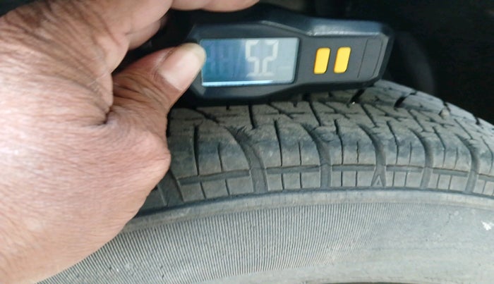 2015 Maruti Swift LXI, Petrol, Manual, 9,837 km, tyre