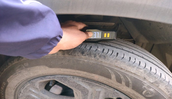 2022 Maruti BREZZA ZXI SMART HYBRID , Petrol, Manual, 27,979 km, tyre