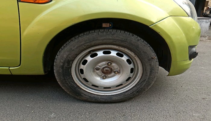 2013 Ford Figo LXI 1.4 DIESEL, Diesel, Manual, 98,682 km, tyre