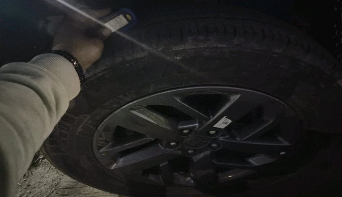 2025 Tata Safari PURE PLUS, Diesel, Manual, 38,282 km, tyre