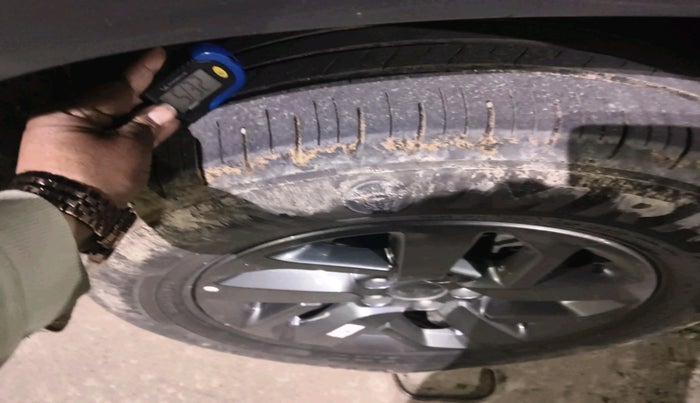 2025 Tata Safari PURE PLUS, Diesel, Manual, 38,282 km, tyre