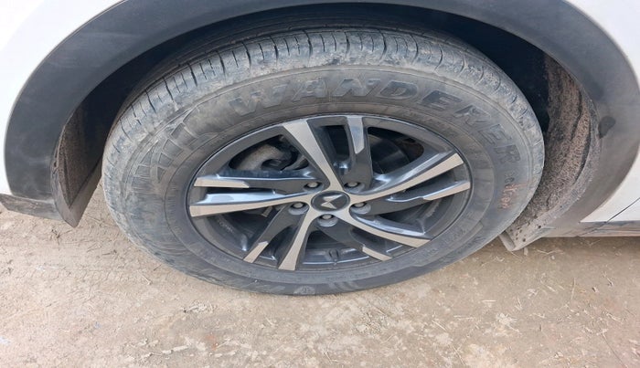 2023 Mahindra XUV700 AX 5 P MT 5 STR, Petrol, Manual, 17,368 km, tyre