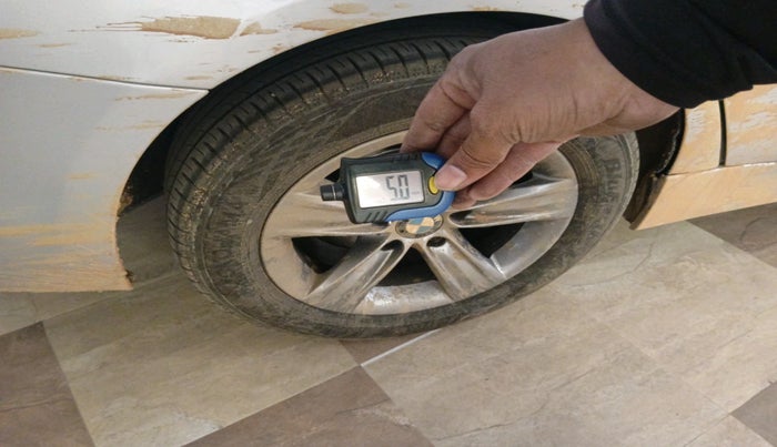 2012 BMW 3 Series 320d, Diesel, Automatic, 1,07,850 km, tyre