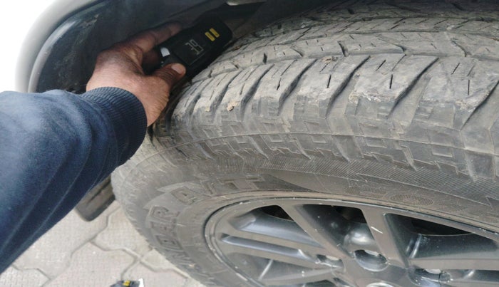 2015 Toyota Fortuner 3.0 4X4 AT, Diesel, Automatic, 1,02,777 km, tyre