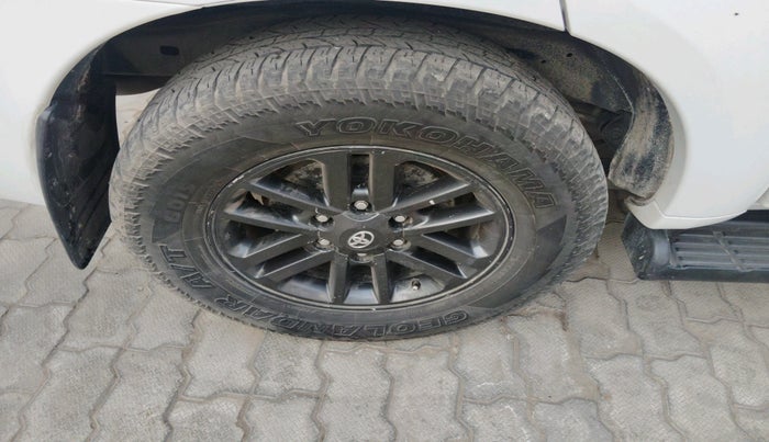 2015 Toyota Fortuner 3.0 4X4 AT, Diesel, Automatic, 1,02,777 km, tyre