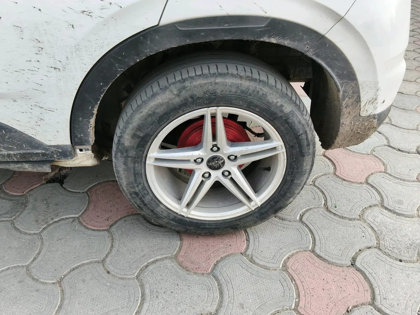 2020 Hyundai VENUE E 1.2, Petrol, Manual, 55,790 km, tyre