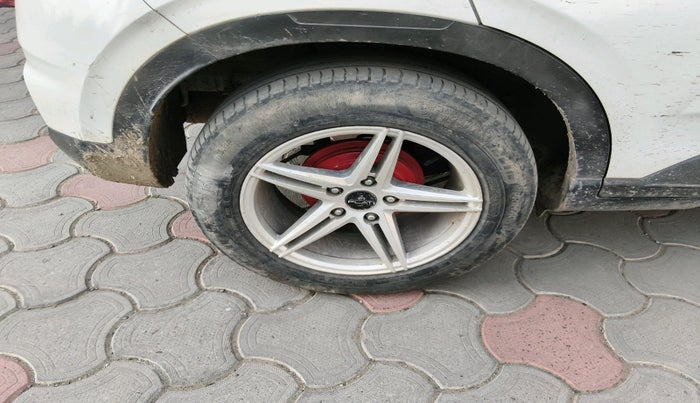 2020 Hyundai VENUE E 1.2, Petrol, Manual, 55,790 km, tyre